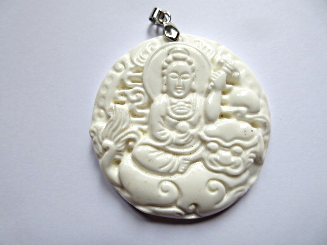 Pendentif buddha couleur ivoire